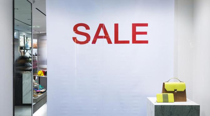 夏のセールで買うべき婚活服