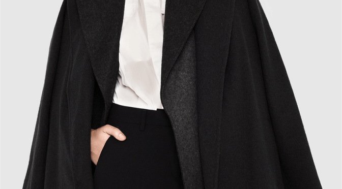 カシミアコートの女